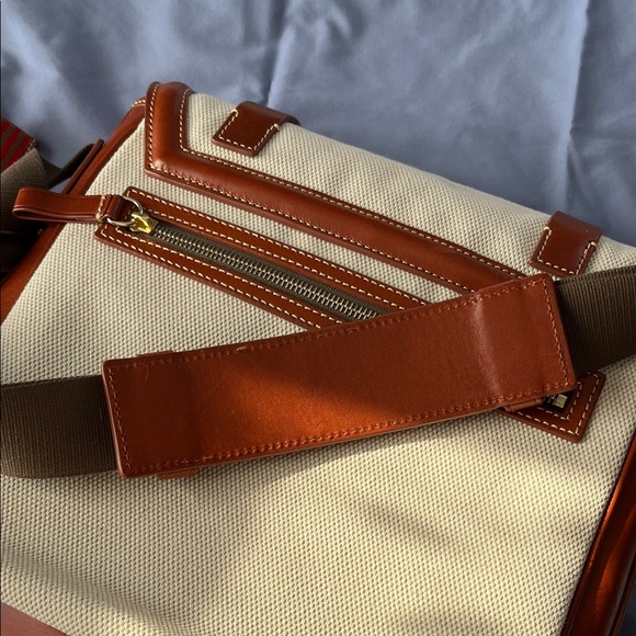 Dooney & Bourke Cream and Brown Shoulder Bag - Picture 13 of 16